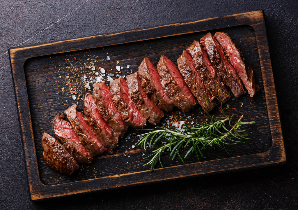 We have the best gifts for meat lovers! With a wide variety of delicious  steaks ,we are sure to satisfy even the most refined…